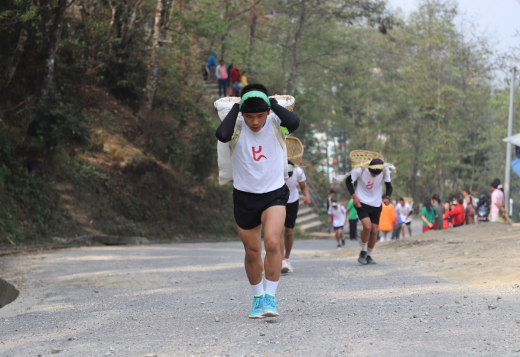 डोको दौड प्रतियोगिताको उपाधि रमेश लिम्बूलाई